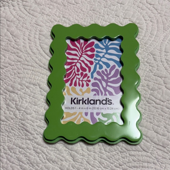 Kirklands Other - Kirklands Vibrant Green Scalloped Frame
